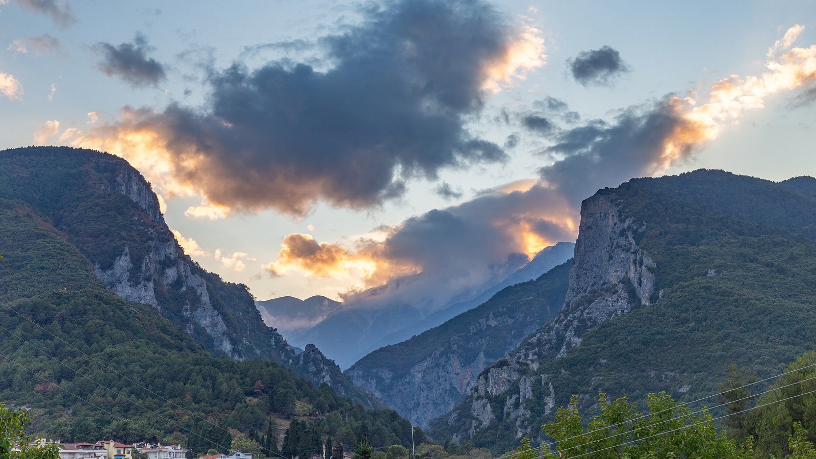 Die Berge des Olymp bei Sonnenuntergang